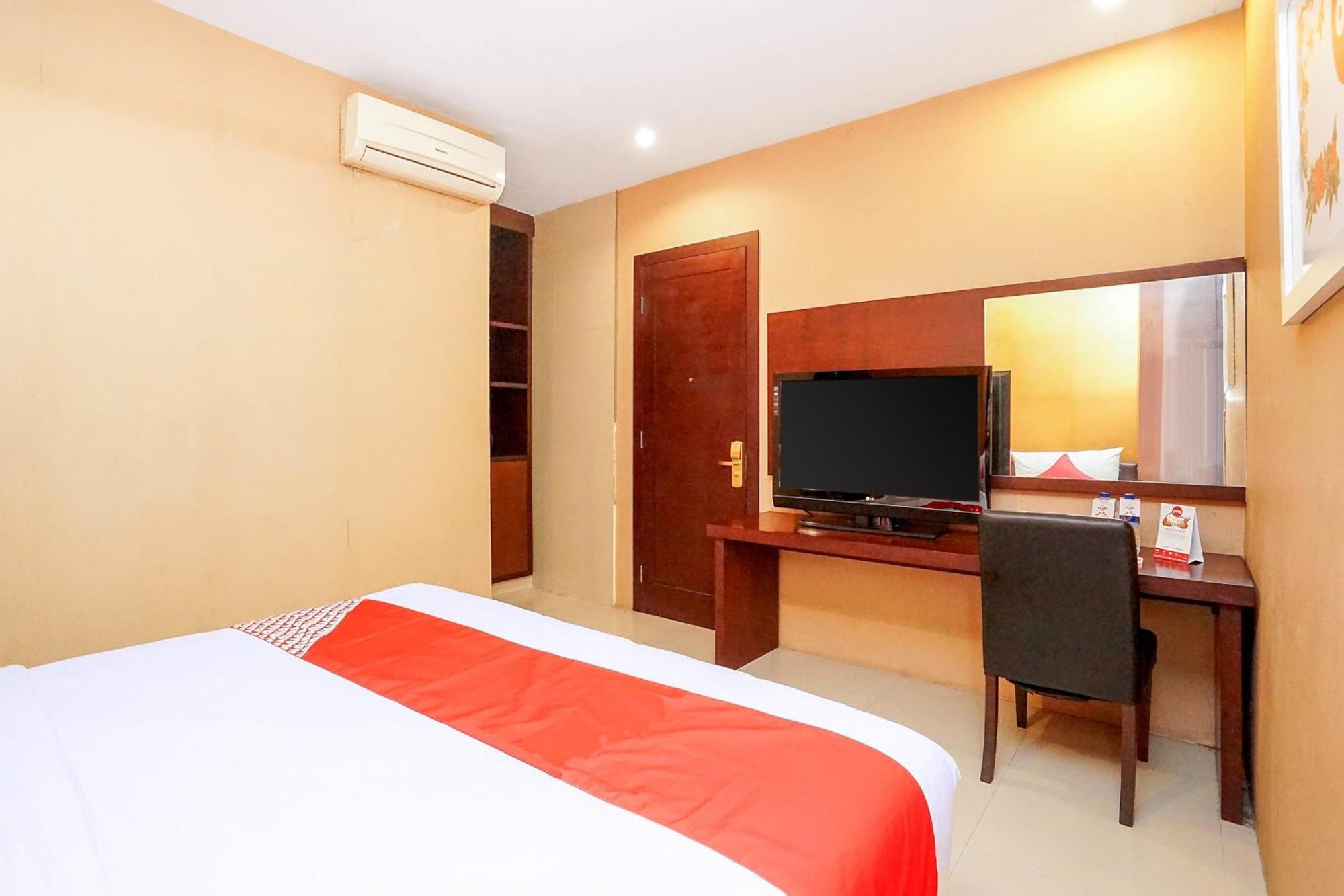 Istana Permata Ngagel Hotel Surabaya Exterior photo