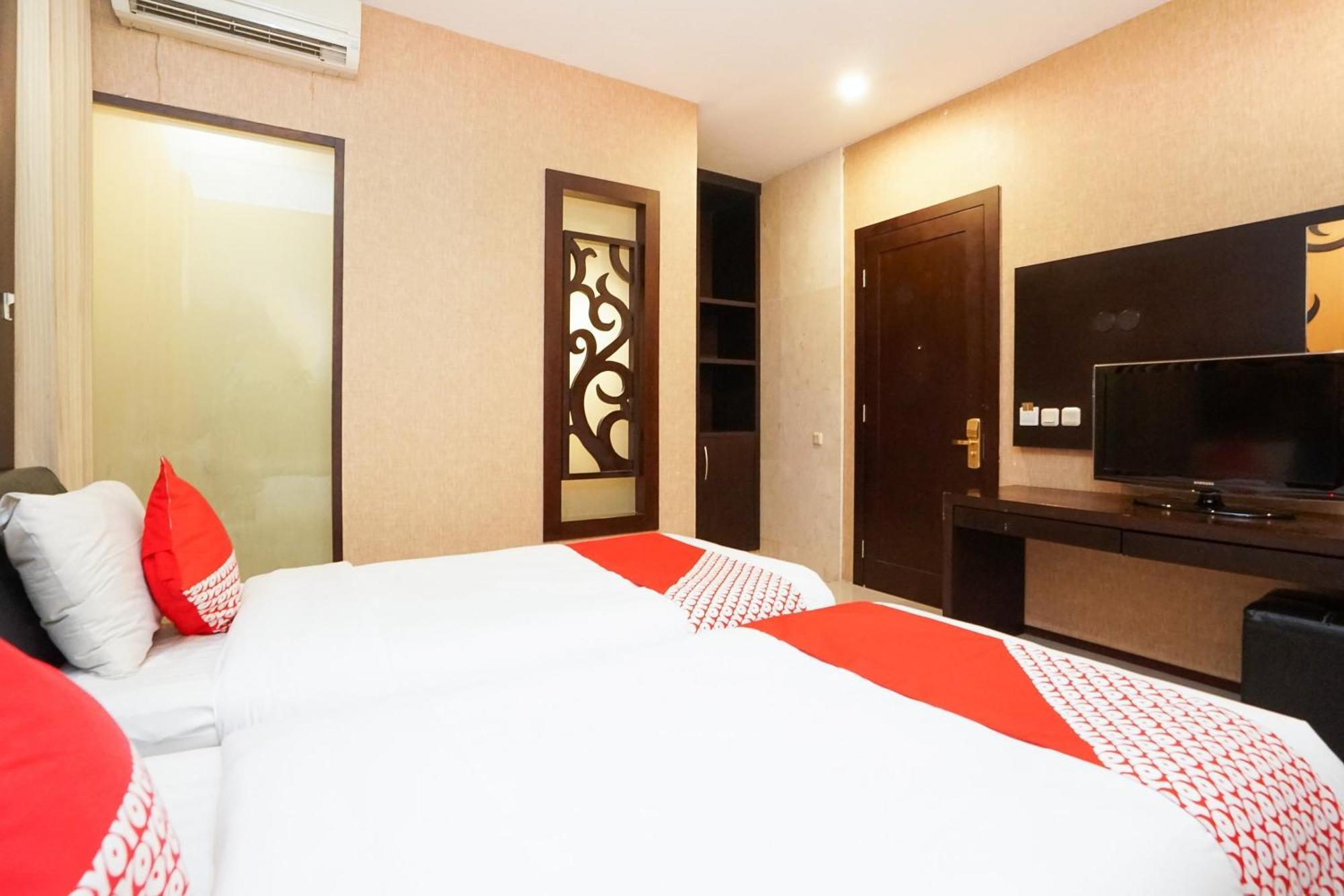 Istana Permata Ngagel Hotel Surabaya Exterior photo