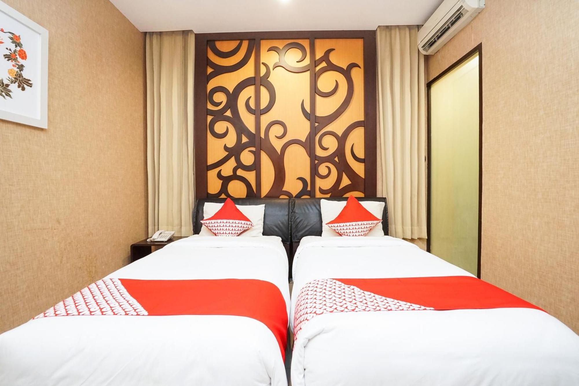 Istana Permata Ngagel Hotel Surabaya Exterior photo